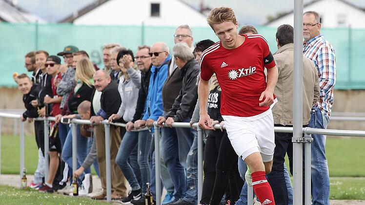 Stanislaw Nikiforow dreht nach seinem Treffer zum 1:1 ab.