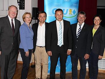 Die engere Führungsspitze der Frankenwald CSU bleibt um Kreisvorsitzenden Jürgen Baumgärtner (Mitte) bestehen. Mit im Bild (von links) MdB Hans Michelbach, und seine Stellvertreter Sibylle Fugmann, Jens Korn, Gerhard Wunder und Angela Hofmann. Foto: Michael Wunder