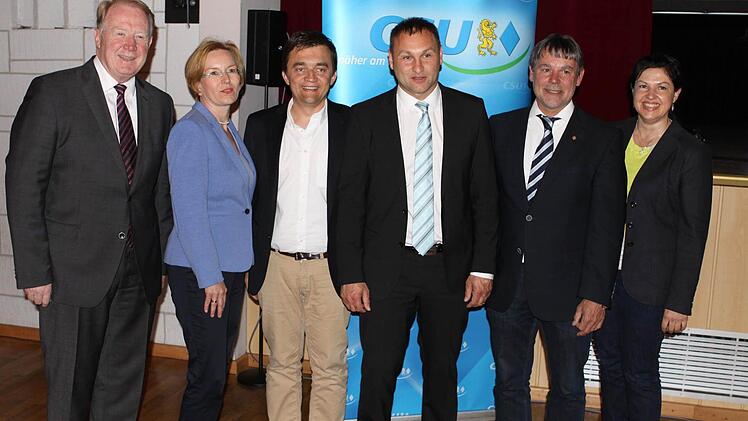 Die engere Führungsspitze der Frankenwald CSU bleibt um Kreisvorsitzenden Jürgen Baumgärtner (Mitte) bestehen. Mit im Bild (von links) MdB Hans Michelbach, und seine Stellvertreter Sibylle Fugmann, Jens Korn, Gerhard Wunder und Angela Hofmann. Foto: Michael Wunder