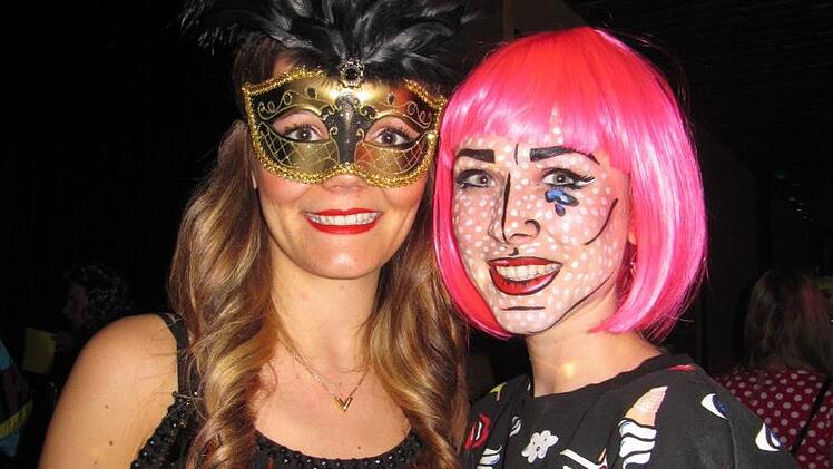 Hollywood Diva und ein echt echtes Comic-Girl (Anja und Johanna aus Mürsbach)