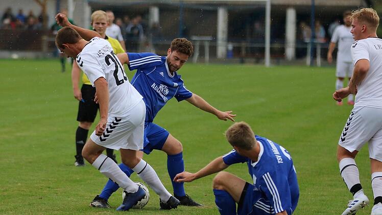 Es darf wieder gespielt - und sogar gegrätscht werden, zumindest in Trainingsspielen.Archiv