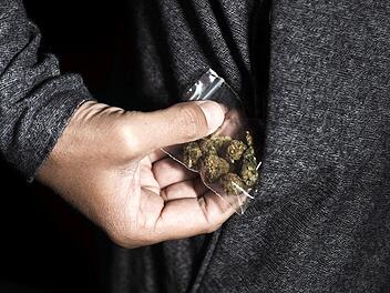 Schlag gegen mutmaßliche Drogendealer Schlag gegen mutmaßliche Drogendealer