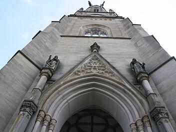 Die Bad Kissinger Stadtpfarrkirche gehört zu den größten Bauwerken des Baumeisters Andreas Lohrey, der aus Schonungen stammt, sich aber in Bad Kissingen niederließ und die Dampfschiffe übernahm.
