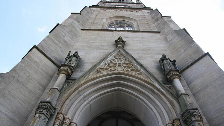 Die Bad Kissinger Stadtpfarrkirche gehört zu den größten Bauwerken des Baumeisters Andreas Lohrey, der aus Schonungen stammt, sich aber in Bad Kissingen niederließ und die Dampfschiffe übernahm.