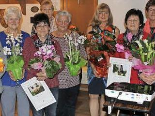 Die Gewinner (v. l.): Pankratz Herold, Gerda Kürschner, Irene Vogel, 2. Vorsitzende Marianne Köstner, Resi Köstner, Christine Roschlau, Barbara Färber, Vorsitzende Barbara Wachter und Birgit Franz.  Foto: Michael Wunder