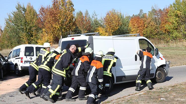 Drei Menschen wurden bei dem Unfall verletzt. Foto: NEWS5 / Haag