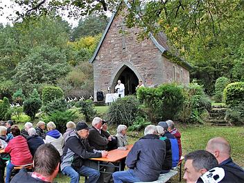 Die Andacht mit Diakon Michael See und Brigitta Bäumker war der Auftakt zur geselligen Gedenkfeier anlässlich des 75-jährigen Bestehens der Steinacher Bergkapelle.