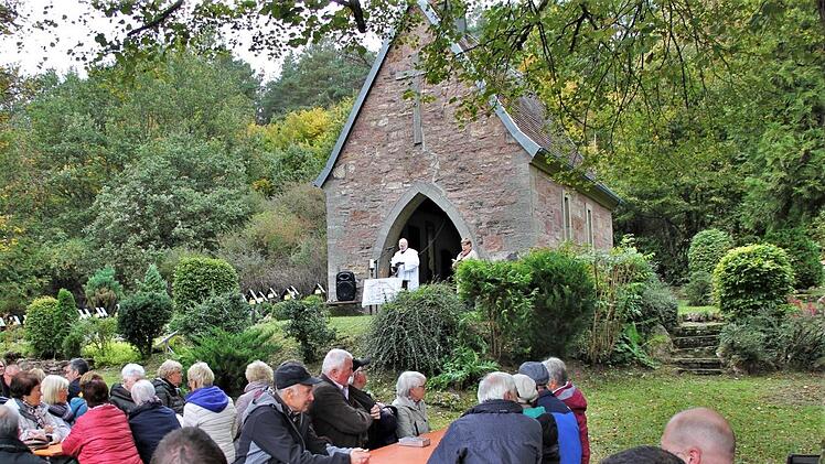 Die Andacht mit Diakon Michael See und Brigitta Bäumker war der Auftakt zur geselligen Gedenkfeier anlässlich des 75-jährigen Bestehens der Steinacher Bergkapelle.