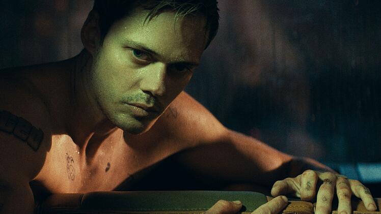 Eddie (Bill Skarsg&aring;rd) wollte ein Auto stehlen, doch der Besitzer kennt keine Gnade.