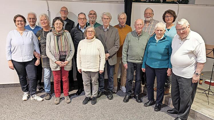 Hinten: Dieter Kraemer, Karl Friedrich Ortloff, Walter Kuhn, Stefan Schmitt, Peter Kiesel, Schatzmeisterin Ursula Schubert; vorne: KV-Vorsitzende Annette Renninger, Helga Wei&szlig;enberger, Edeltraud Ludwig, Harald B&ouml;tsch, Gudrun Kiesel, Hermann T&uuml;rk, ...