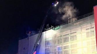 Die Drehleiter war im Einsatz.     Foto: Sebastian Weber