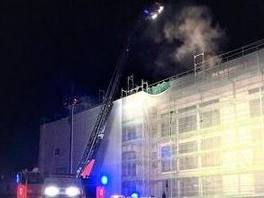 Die Drehleiter war im Einsatz.     Foto: Sebastian Weber