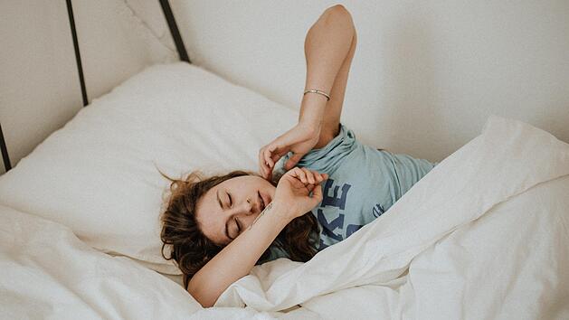 Melatonin bei Schlafstörungen: Wann ist die Einnahme des Schlafhormons sinnvoll?