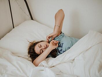 Melatonin bei Schlafstörungen: Wann ist die Einnahme des Schlafhormons sinnvoll?