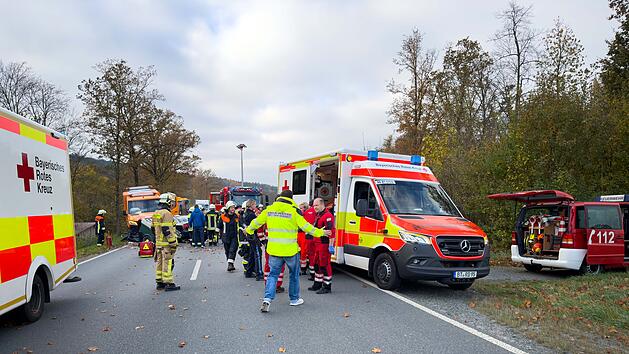 Unfall auf B22 im Kreis Bayreuth: Bundesstraße gesperrt