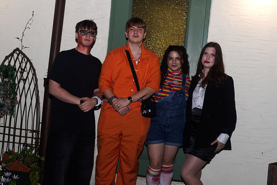 ME & MY (ZOMBIE) GIRLS HALLOWEEN