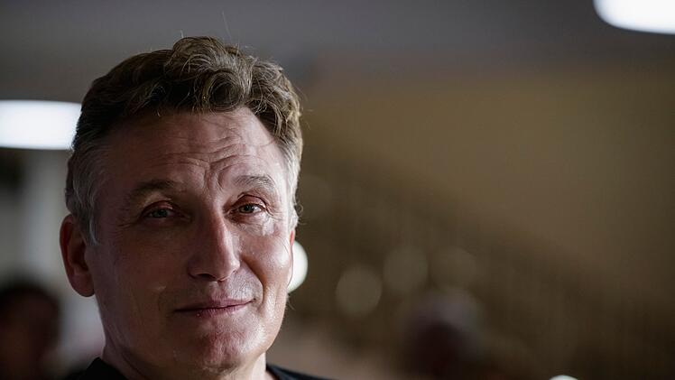 Oliver Masucci spielt die Hauptrolle in der Thrillerserie "Herrhausen - Der Herr des Geldes". Trotz vieler Vorschusslorbeeren verpasste die Produktion eine Auszeichnung bei den Emmys.