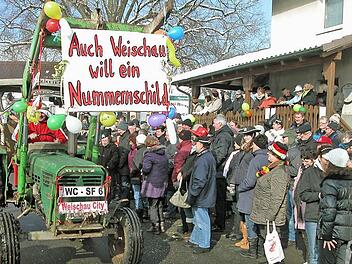 Auch Weischau steigt in die Diskussion um die alten Autokennzeichen mit ein. Hier wünscht man sich für die Zukunft das Nummernschild "WC", was für Weischau City steht.  Foto: Klaus Oelzner