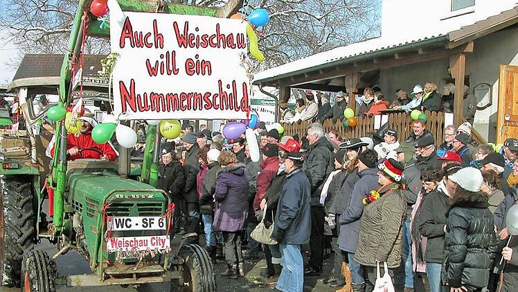 Auch Weischau steigt in die Diskussion um die alten Autokennzeichen mit ein. Hier wünscht man sich für die Zukunft das Nummernschild "WC", was für Weischau City steht.  Foto: Klaus Oelzner