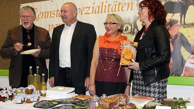 Karlo Karol, Bürgermeister Peter Ebertsch, Veronika Czerny und Kerstin Rentsch Foto: Michael Wunder