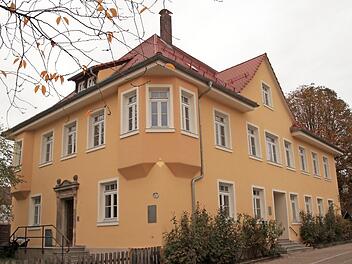 Der Kinderhort zieht in den ehemaligen Geistlicher-Rat-Zieglerschen-Kindergarten um. Am 7. Januar 2020 ist Eröffnung.  Fotos: Josef Hofbauer