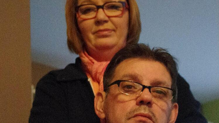 Klaudia und Lothar Hübener haben eine schwere Zeit hinter sich. Der 58-Jährige ist der Meinung, dass er nur deshalb noch am Leben ist, weil das Team der Frankenwaldklinik ihn optimal versorgt hat. Foto: Marco Meißner