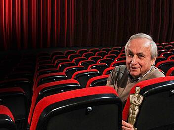 Kinobesitzer Peter Hofmann lebt für Filme. I Foto: Carmen Schmitt