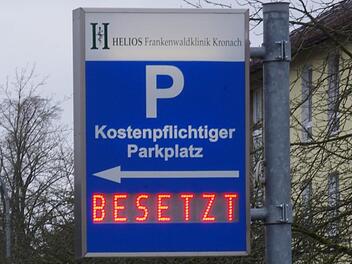 Selbst der Großparkplatz der Helios-Frankenwaldklinik ist phasenweise überlastet. Foto: Marco Meißner