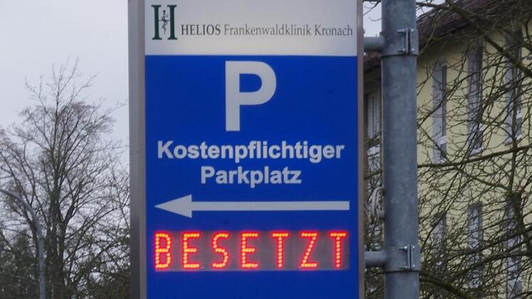 Selbst der Großparkplatz der Helios-Frankenwaldklinik ist phasenweise überlastet. Foto: Marco Meißner