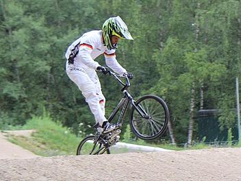 Jennifer Rosenmüllers Training auf der BMX-Bahn in Erlangen hat sich ausgezahlt. Fotos: Daniel Ruppert