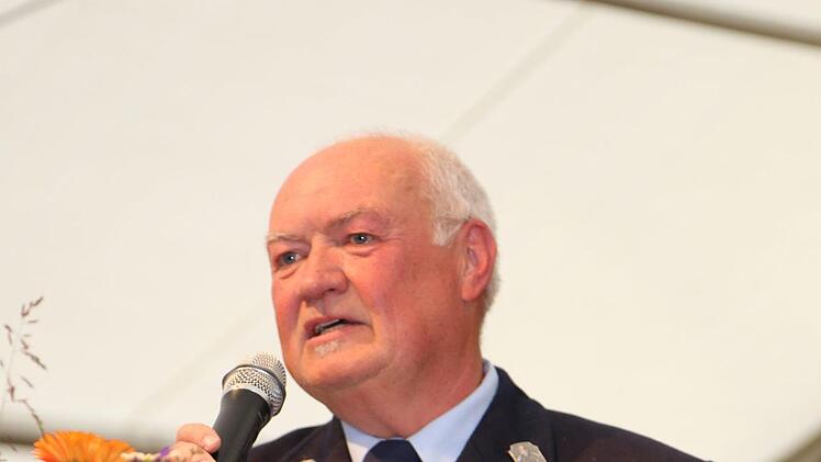 Hans Jürgen Held begrüßt die Festgäste. Foto: Franz Galster