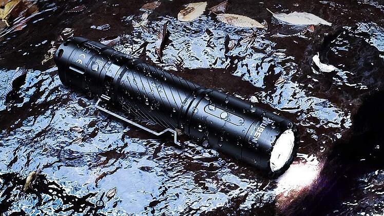 Taktische Taschenlampe C3 von Wuben mit 1200 Lumen