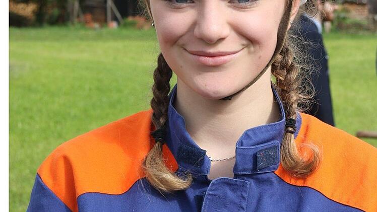 Linn Eichhorn (13), Froschgrund: "Mir macht die Feuerwehrarbeit im Team Spaß. Durch den Jugendleistungsmarsch lernt man sehr viel. Unser Ziel war es, zu gewinnen. Wir haben mindestens einmal die Woche, manchmal sogar zweimal die Woche, für den Wettbewerb geübt.