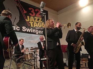 Beste Stimmung: Die Sazerac Swingers gastierten im Rahmen der Jazztage Sonneberg in Ketschenbach.Foto: Jochen Berger