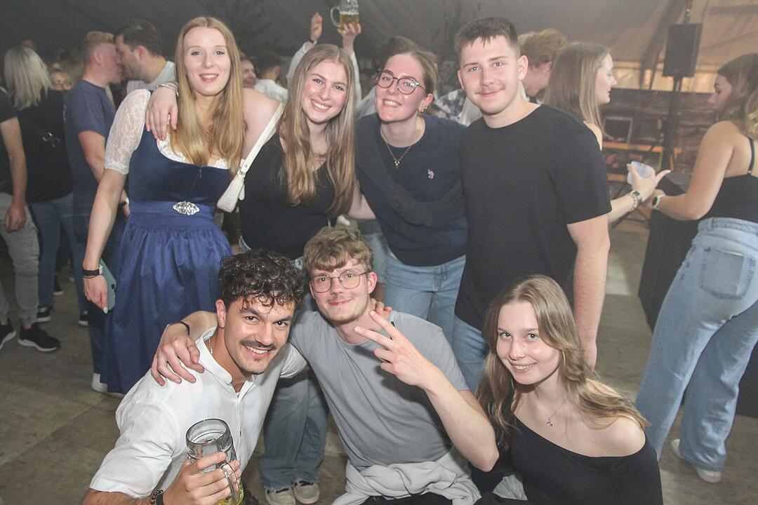 Gro&szlig;losnitz feiert!