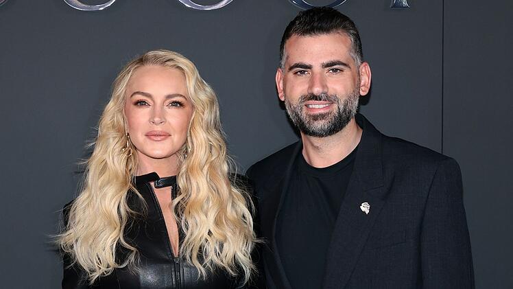 Bereits seit 2018 sind Lindsay Lohan und der Banker Bader Shammas ein Paar, traten aber zun&auml;chst fast nie gemeinsam in der &Ouml;ffentlichkeit auf. Seit 2022 sind die beiden verheiratet.