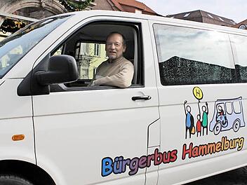 Jeden zweiten Mittwoch sitzt Kurt Welzenbach am Steuer des Bürgerbusses. Foto: Archiv/ Reeh