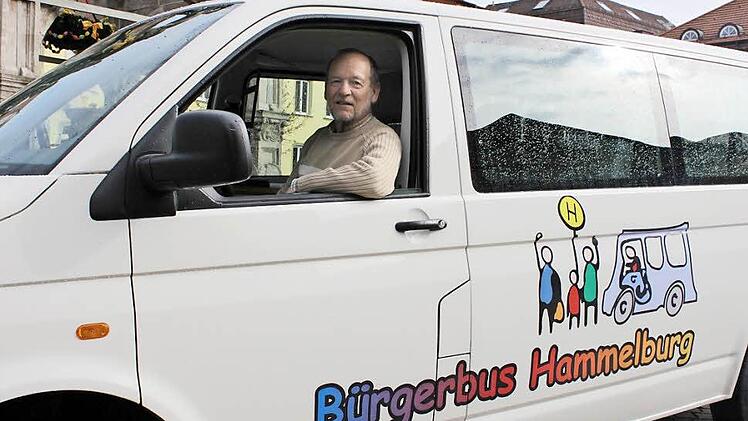 Jeden zweiten Mittwoch sitzt Kurt Welzenbach am Steuer des Bürgerbusses. Foto: Archiv/ Reeh