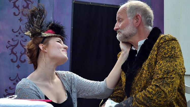 Thomas Glasmeyer und Laura Mann in "Der eingebildete Kranke"   Foto: Fränkischer Theatersommer