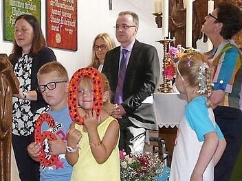 Auch die Kinder trugen zum Gelingen des Dreifachjubiläums in Streitberg bei. Foto: Paul Pöhlmann