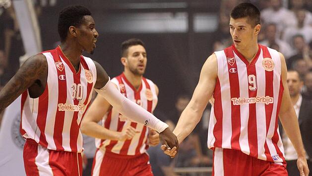 Hand in Hand: Vor zwei Jahren gingen die Bamberger Neuzug&auml;nge Quincy Miller (l.) und Luka Mitrovic im Dress von Roter Stern Belgrad auf Korbjagd. Foto: imago