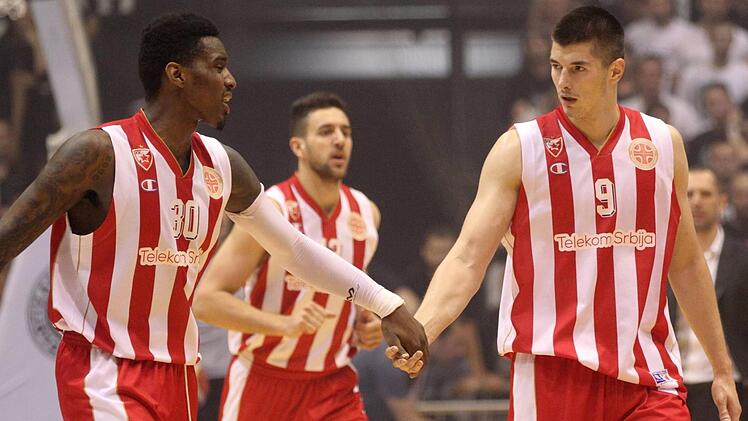 Hand in Hand: Vor zwei Jahren gingen die Bamberger Neuzugänge Quincy Miller (l.) und Luka Mitrovic im Dress von Roter Stern Belgrad auf Korbjagd. Foto: imago