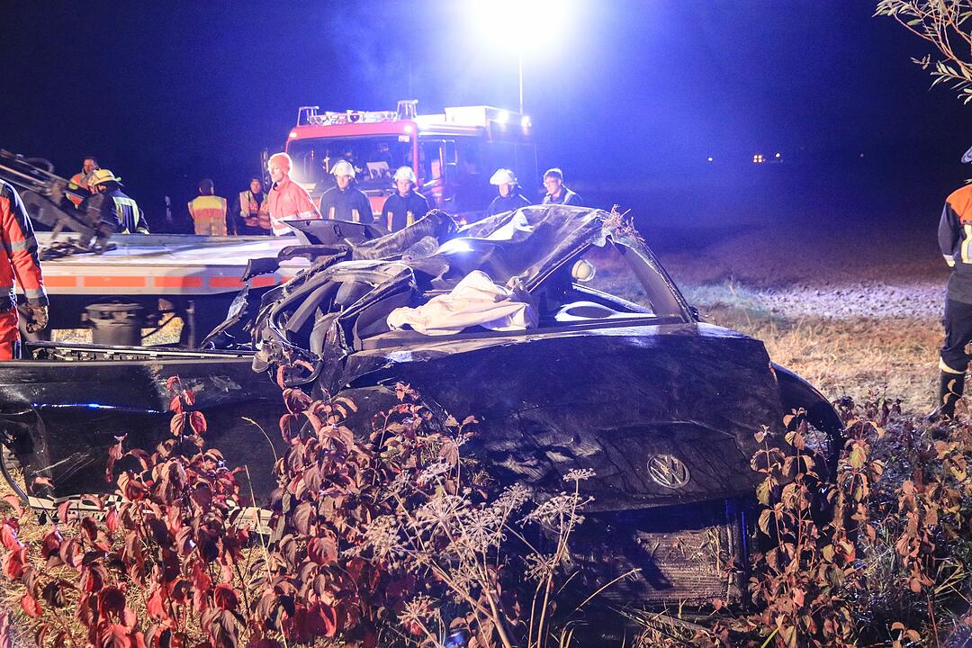 Landkreis Kitzingen: Auto nach Überschlag völlig zerstört – Zwei Tote und zwei Schwerverletzte