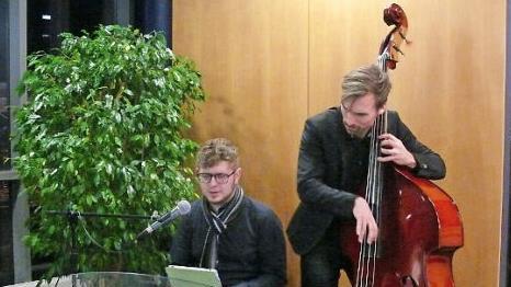 Nikolaus Durst und Marius Holland von der "Jazz-Küche" sorgten für die musikalische Umrahmung des Neujahrsempfangs. Fotos: Andrea Spörlein