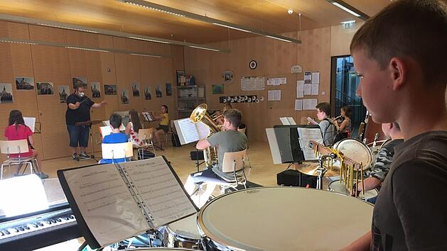 Die Blasbälger des Musikvereins Stadt Hallstadt sind froh, dass sie wieder proben dürfen. Foto: Anette Schreiber