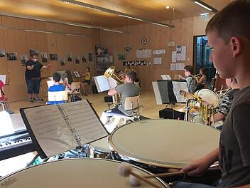 Die Blasbälger des Musikvereins Stadt Hallstadt sind froh, dass sie wieder proben dürfen. Foto: Anette Schreiber