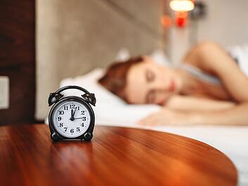 Bei unregelmäßigem Schlaf muss der Wecker die innere Uhr ersetzen.