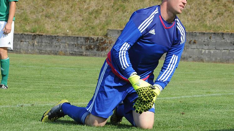 Spätes Pech; Kurz vor Spielende kassierte Riedenbergs Keeper Florian Dorn den spielentscheidenden Gegentreffer. Foto: Hopf