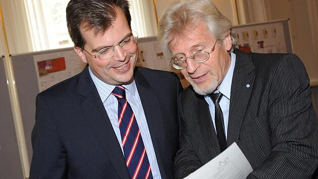 B&uuml;rgermeister und CSU-Kreisvorsitzender Christian Lange (links) mit Fraktionsvorsitzendem Helmut M&uuml;ller k&uuml;rzlich im Stadtrat  Foto: R. Rinklef