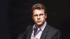 Unter Chefdirigent Jakub Hruša spielen die Bamberger Symphoniker im Max-Littmann-Saal.